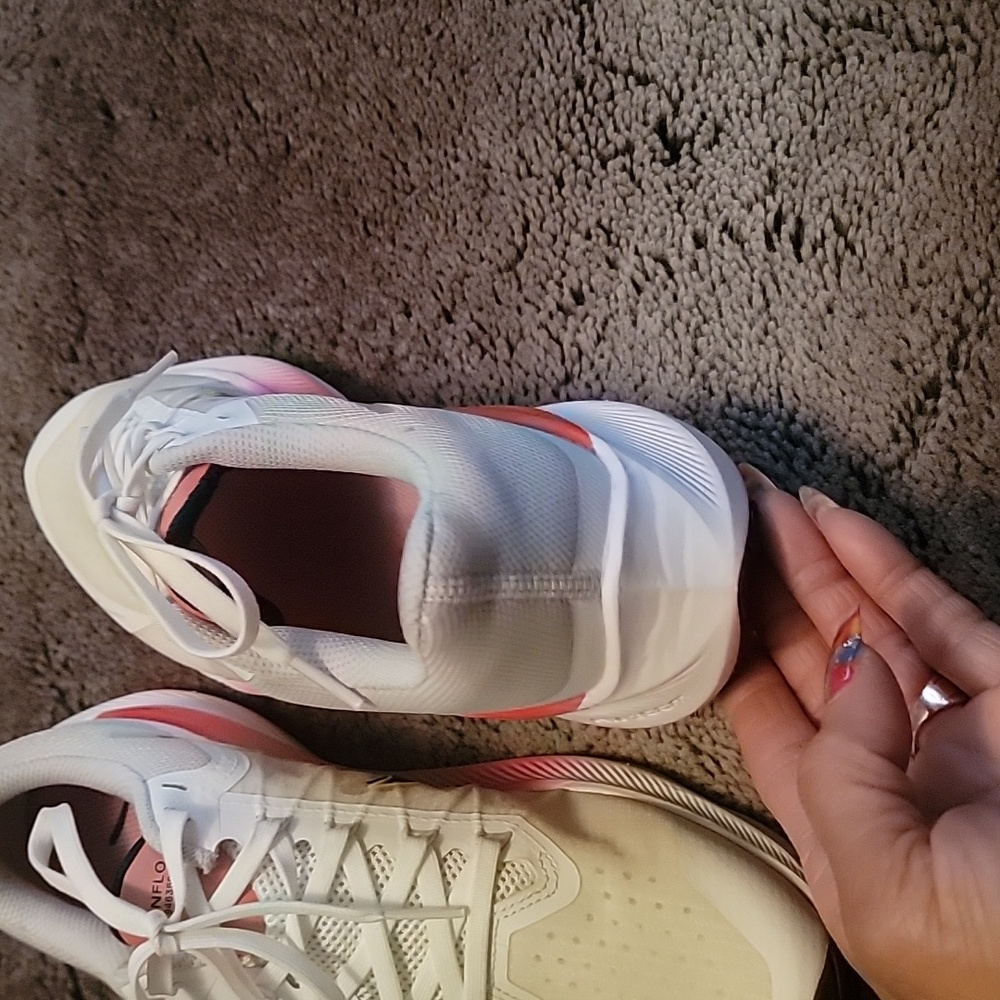 Nike - Picture 4 of 4